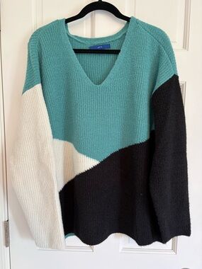 Apt. 9 V-neck sweater in teal, black & cream